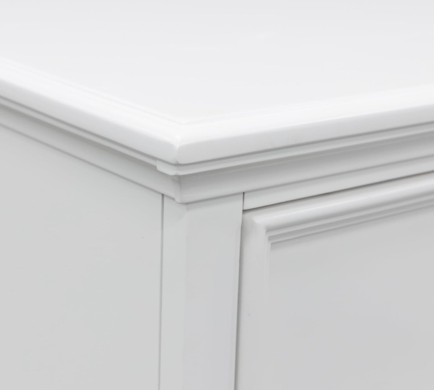 Signature Design by Ashley Fortman Casual 5 Drawer Chest for Bedroom, White