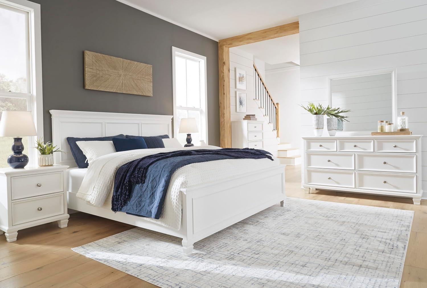 Signature Design by Ashley Fortman Casual 5 Drawer Chest for Bedroom, White