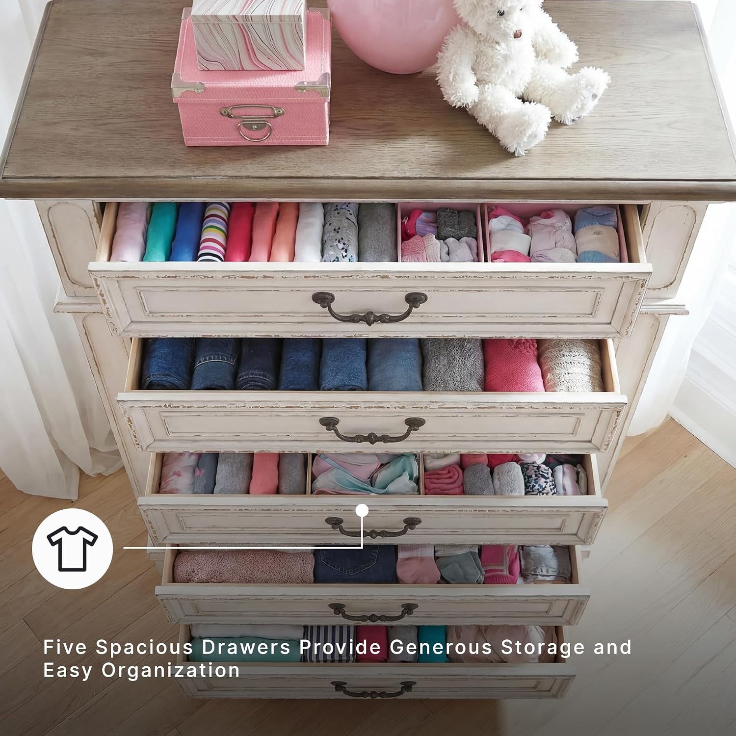 Signature Design by Ashley Realyn Chest Of Drawers, Traditional Cottage Dresser With Two‑Tone Finish, Wood Construction With Storage Drawers For Bedroom Organization, White